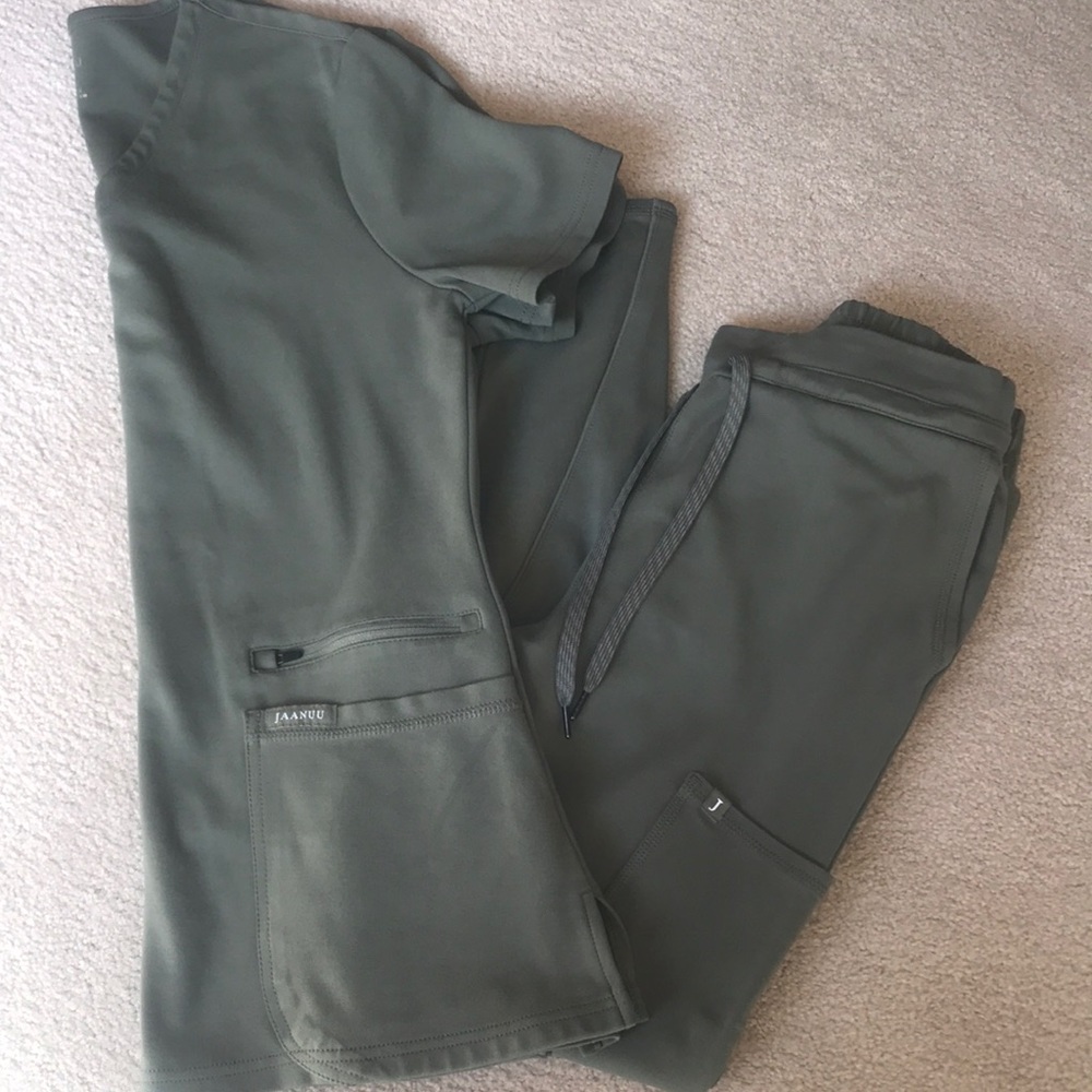 JAANUU SCRUB SET